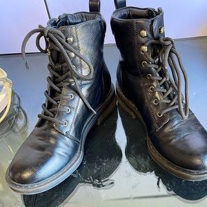 AmySue Boots Beartrap Boots 6.5 pre owned